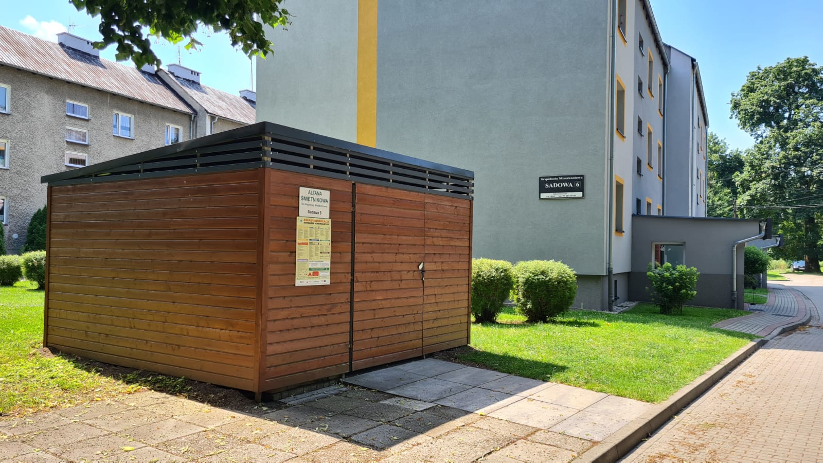 Altana śmietnikowa wspólnoty przy ul. Sadowej 6 w K-Koźlu